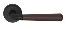 Ручка дверная TURNSTYLE DESIGNS TUBE STITCH IN GOOSE NECK COMBINATION LEATHER CHOCOLATE